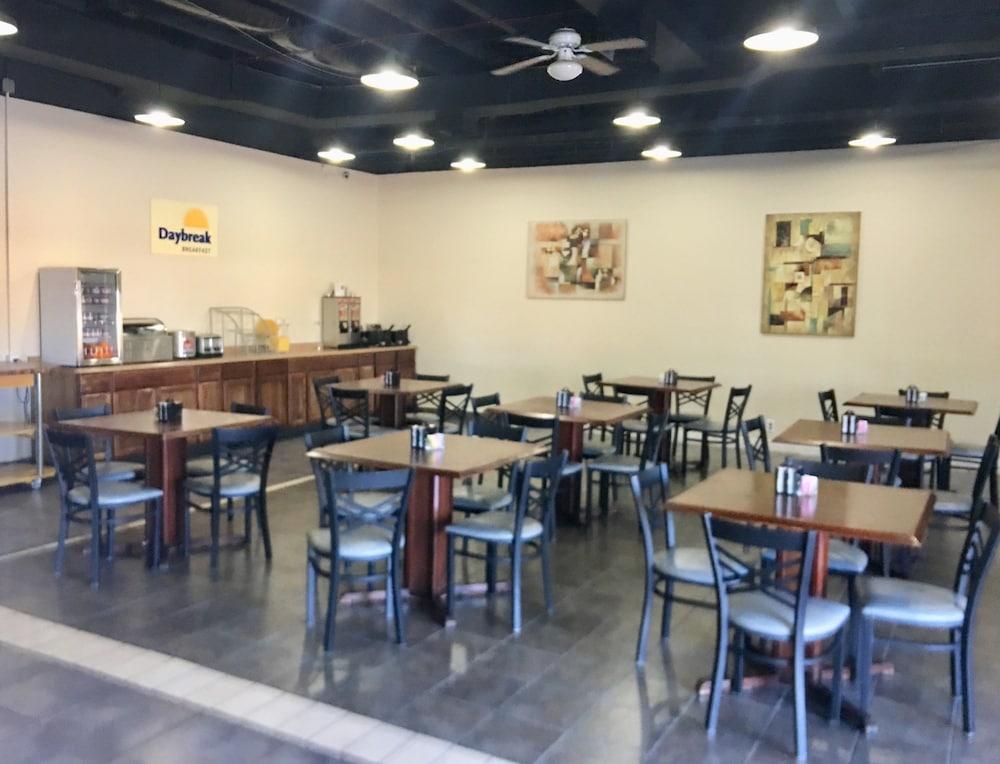 Days Hotel By Wyndham Peoria Glendale Area Экстерьер фото