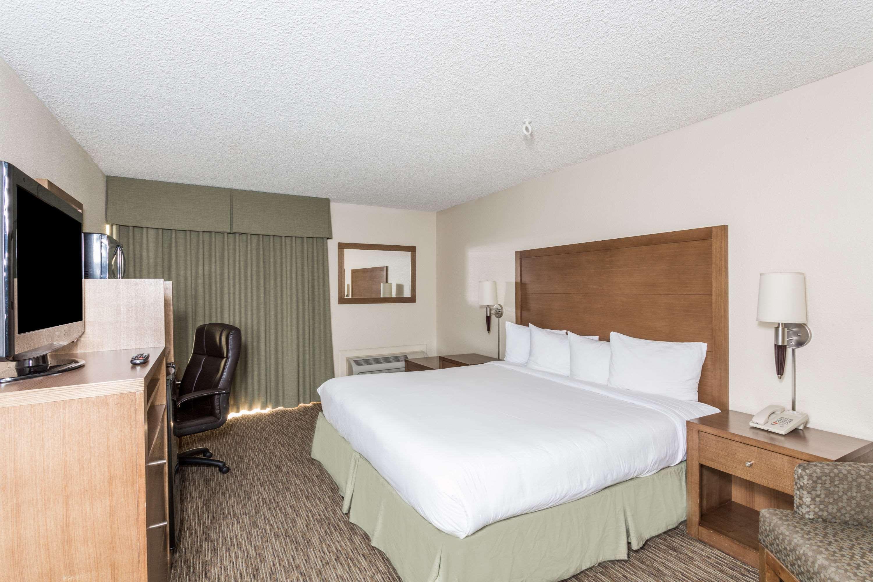 Days Hotel By Wyndham Peoria Glendale Area Экстерьер фото