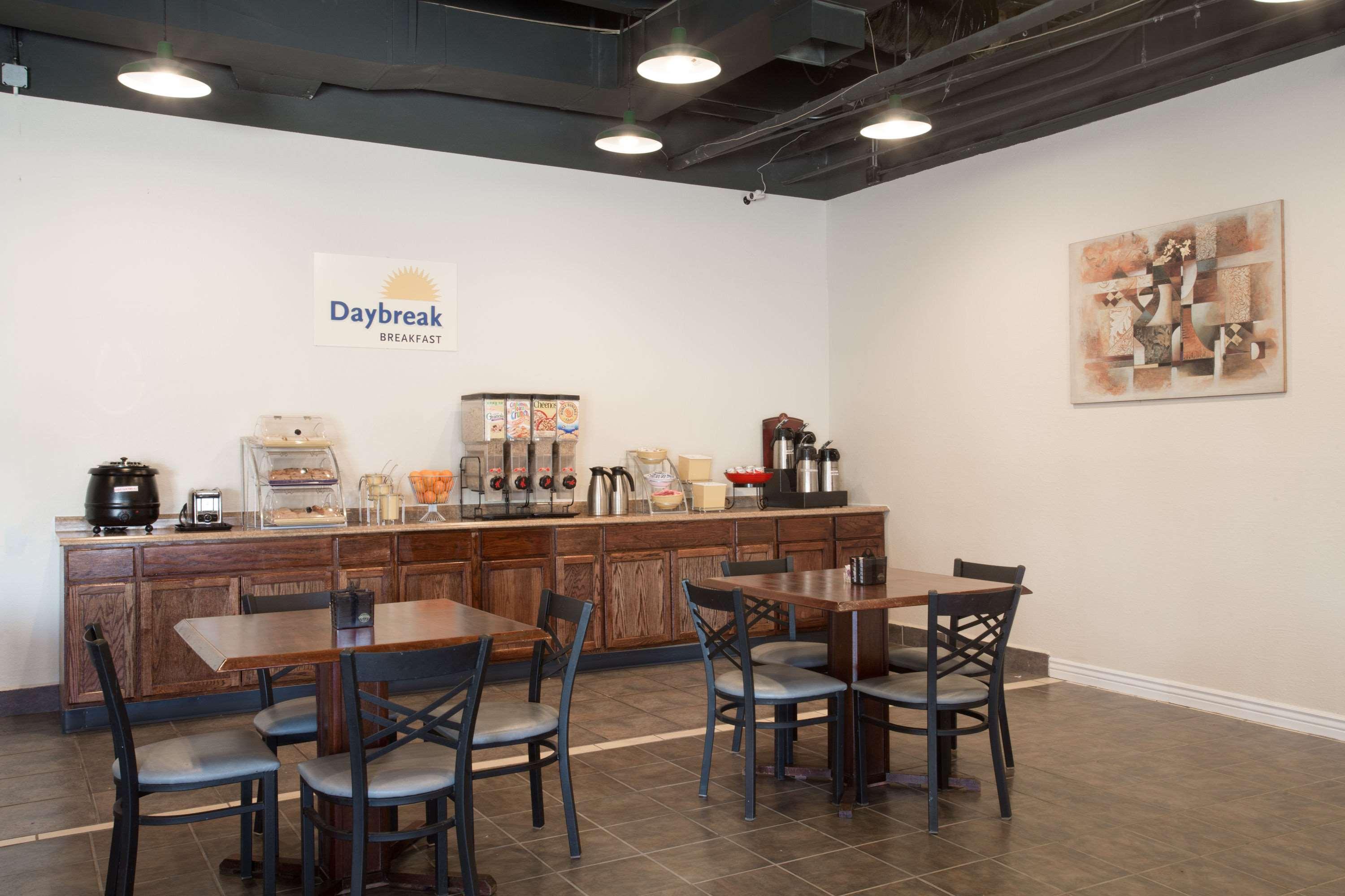 Days Hotel By Wyndham Peoria Glendale Area Экстерьер фото