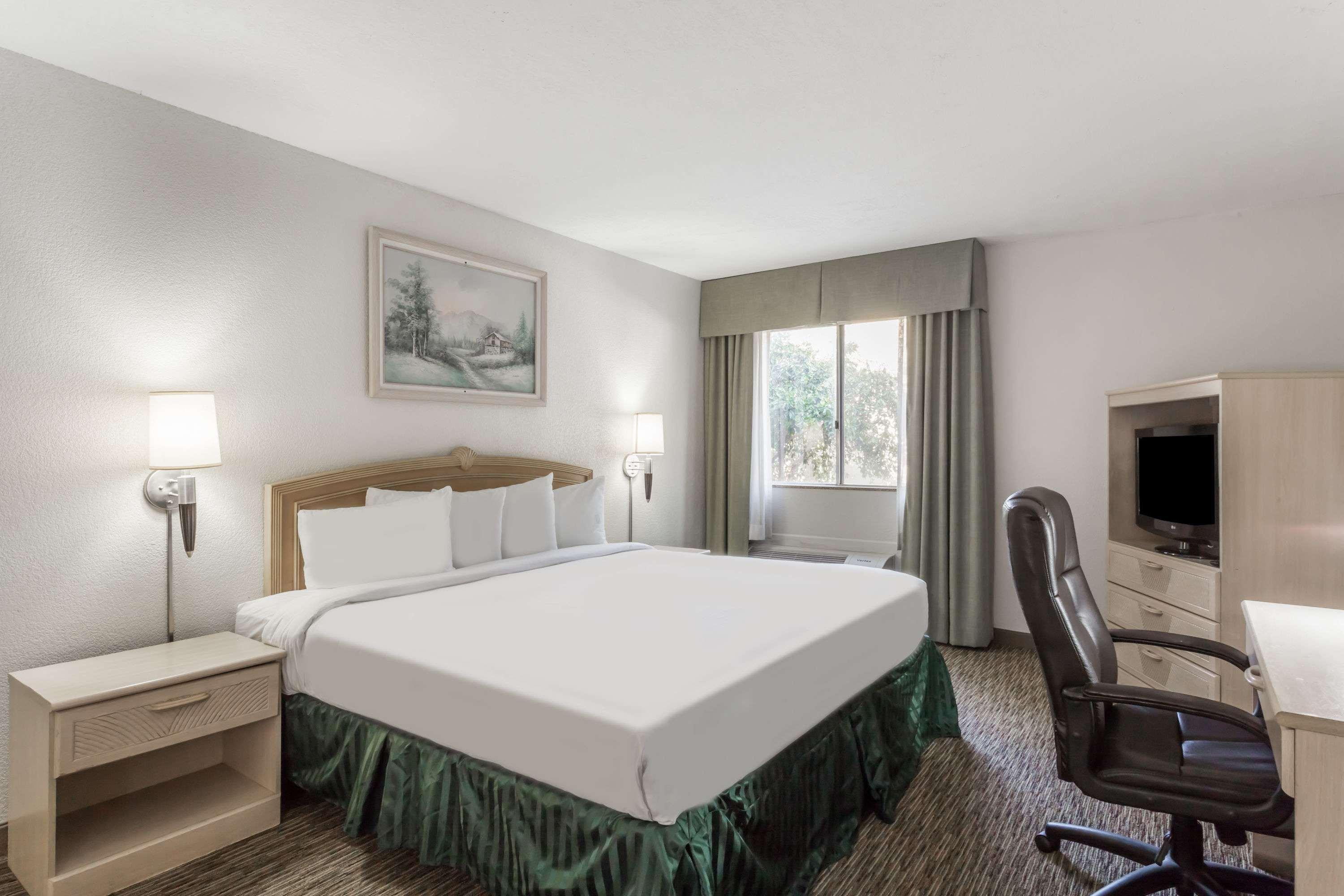 Days Hotel By Wyndham Peoria Glendale Area Экстерьер фото