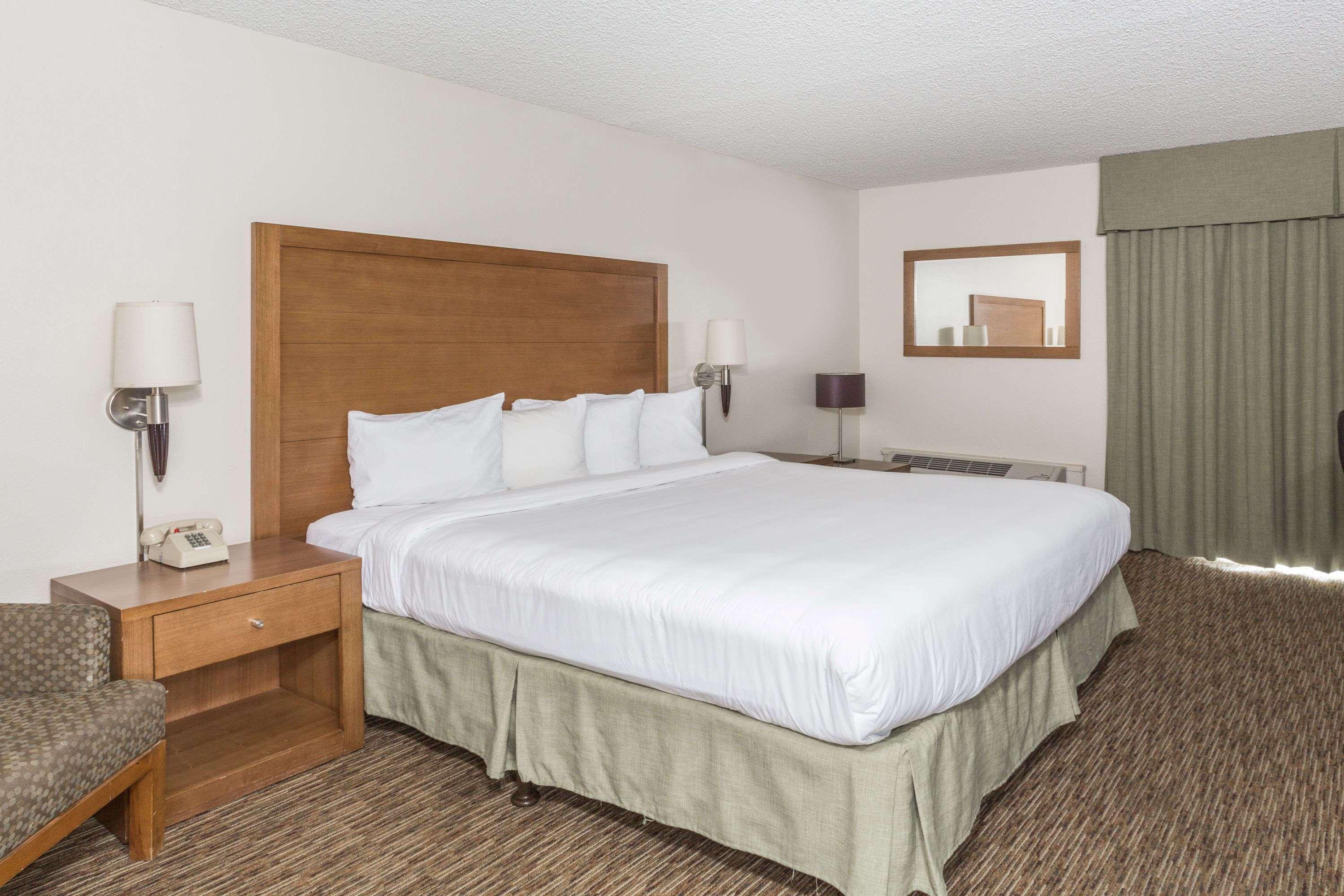 Days Hotel By Wyndham Peoria Glendale Area Экстерьер фото