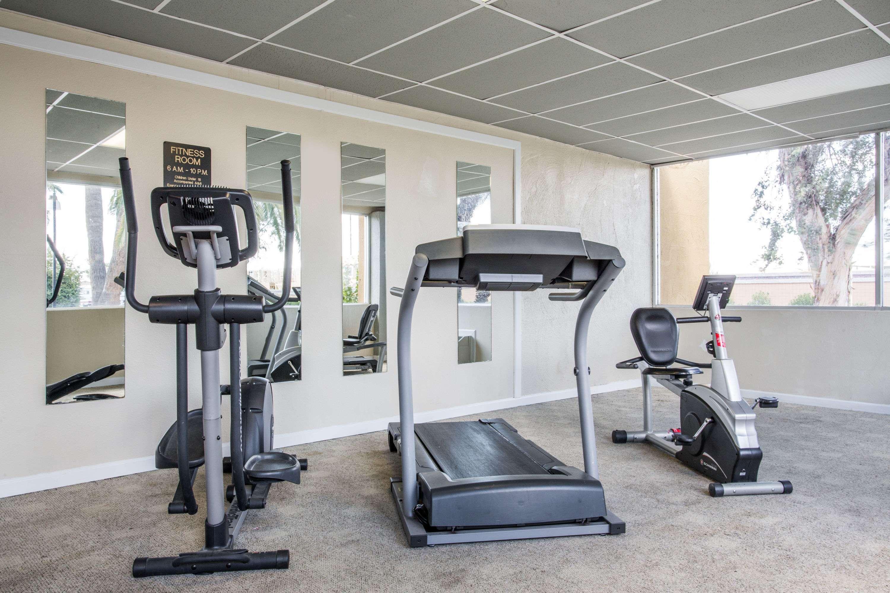Days Hotel By Wyndham Peoria Glendale Area Экстерьер фото