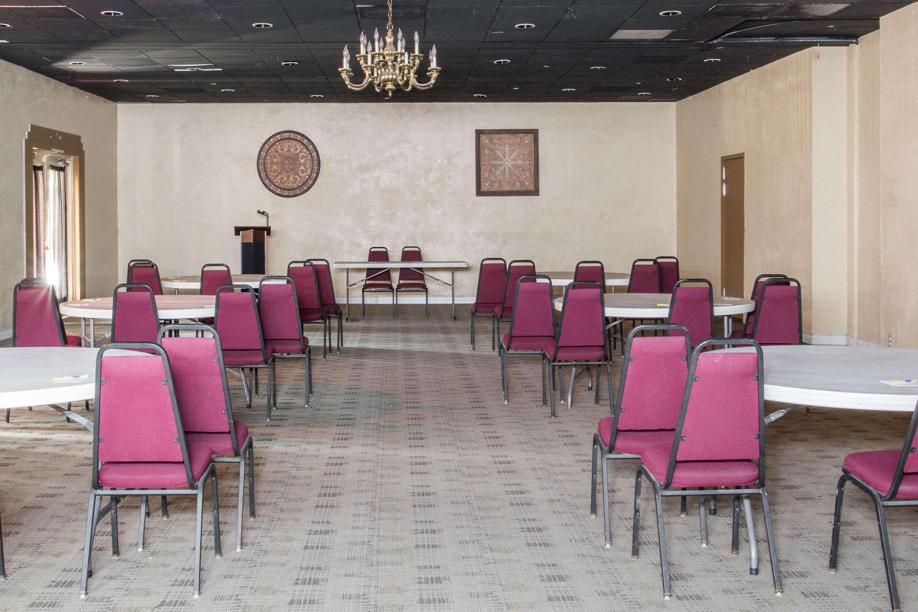 Days Hotel By Wyndham Peoria Glendale Area Экстерьер фото