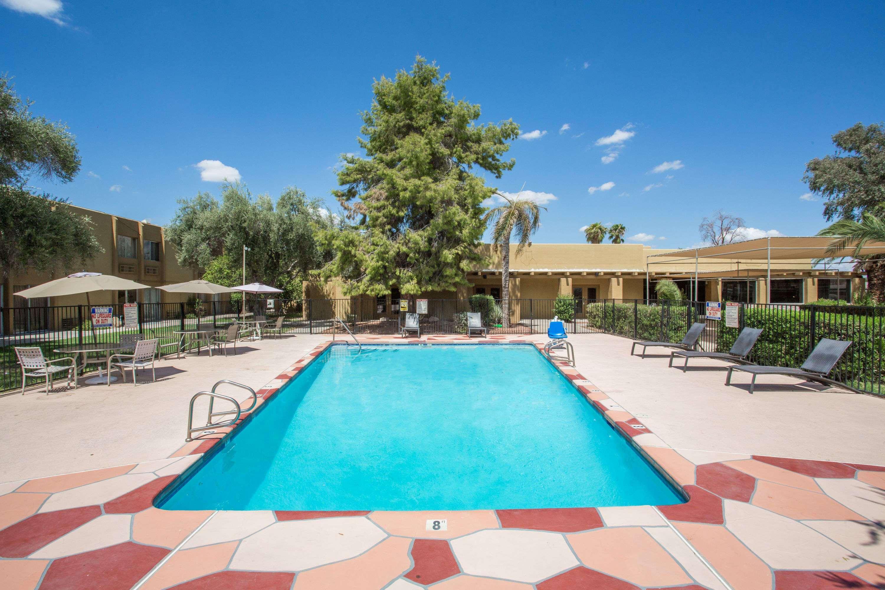 Days Hotel By Wyndham Peoria Glendale Area Экстерьер фото
