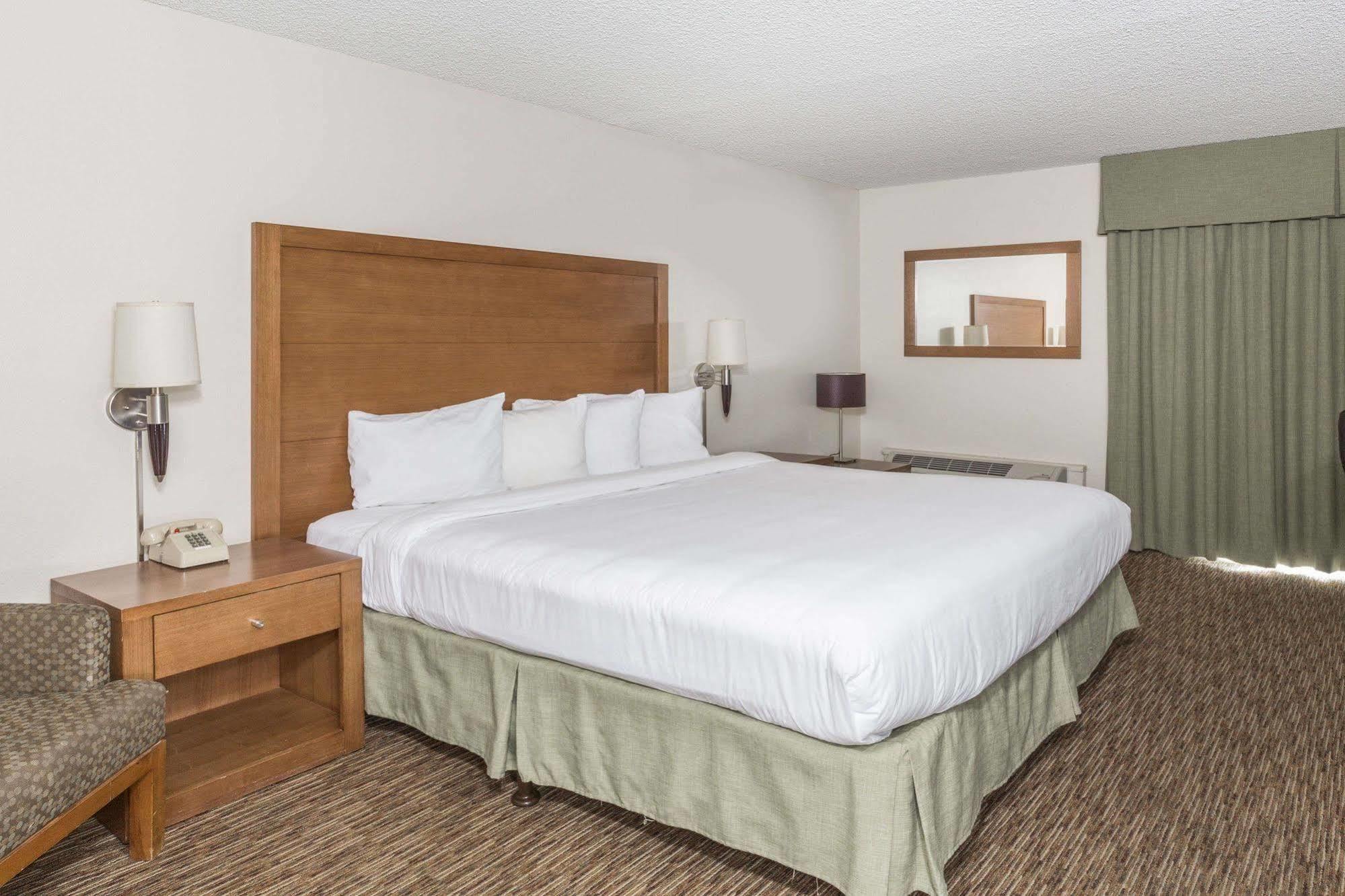 Days Hotel By Wyndham Peoria Glendale Area Экстерьер фото