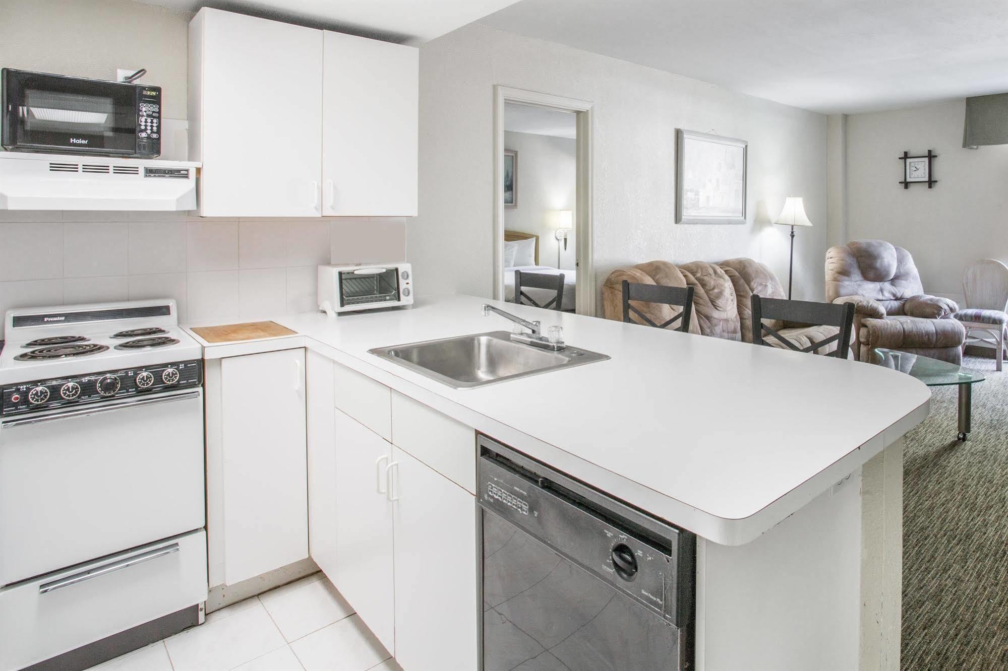 Days Hotel By Wyndham Peoria Glendale Area Экстерьер фото